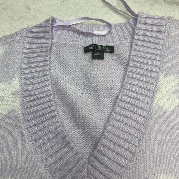 Whimsical Purple and White V-Neck Sweater - Picture 3 of 7